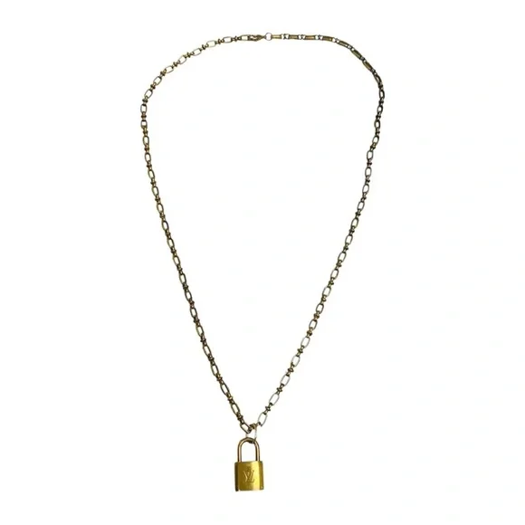 🌟Louis Vuitton Gold Padlock Necklace🌟 Women’s Jewelry-designer-celeb style🌟 - Picture 4 of 4